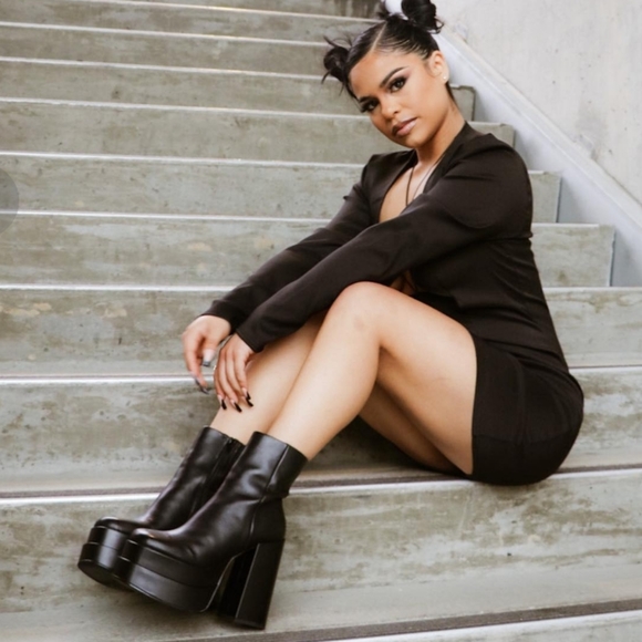 Steve Madden Women's Cobra Black Fashion Boot - Picture 1 of 12